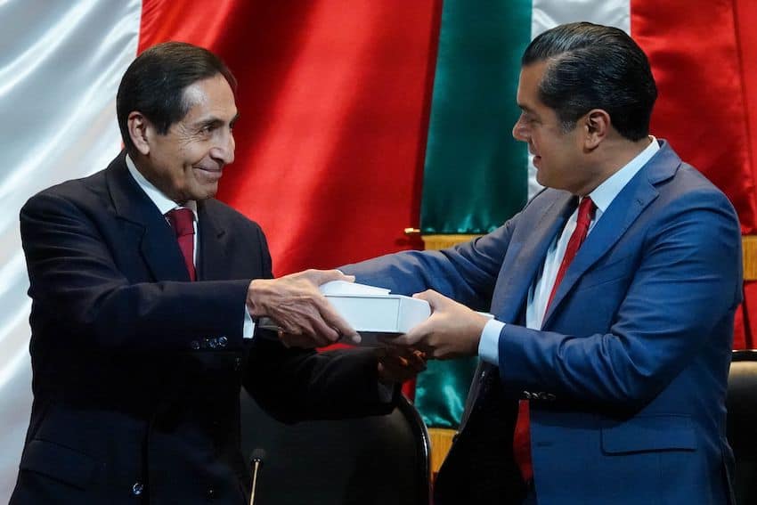 Finance Minister Rogelio RamÃrez de la O submitted a 9.3-trillion-peso (about US $460 billion) budget proposal to the lower house of Congress on Friday.